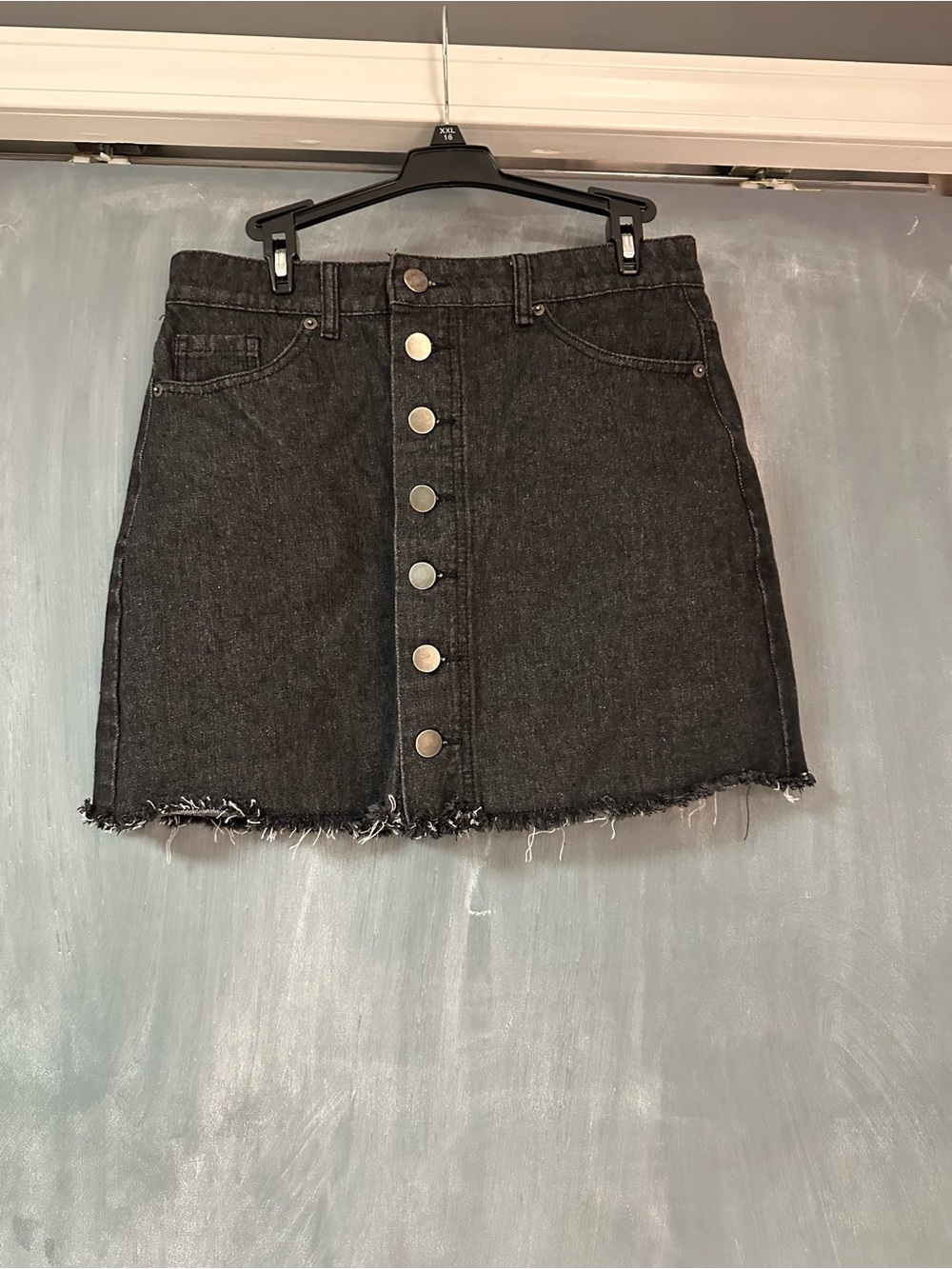 Mud Pie Black Button-Front Frayed-Hem Denim Mini Skirt